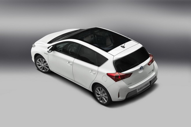 Новая Toyota Auris Hybrid 2013 — экстерьер
